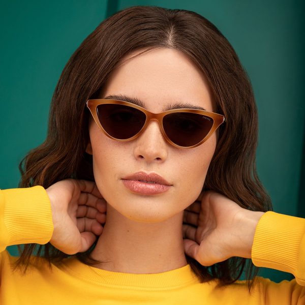 Soho Sunglasses on Model 1